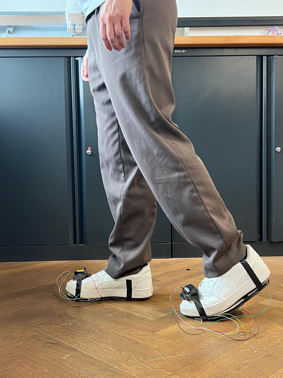 Test subject walking during the gait analysis